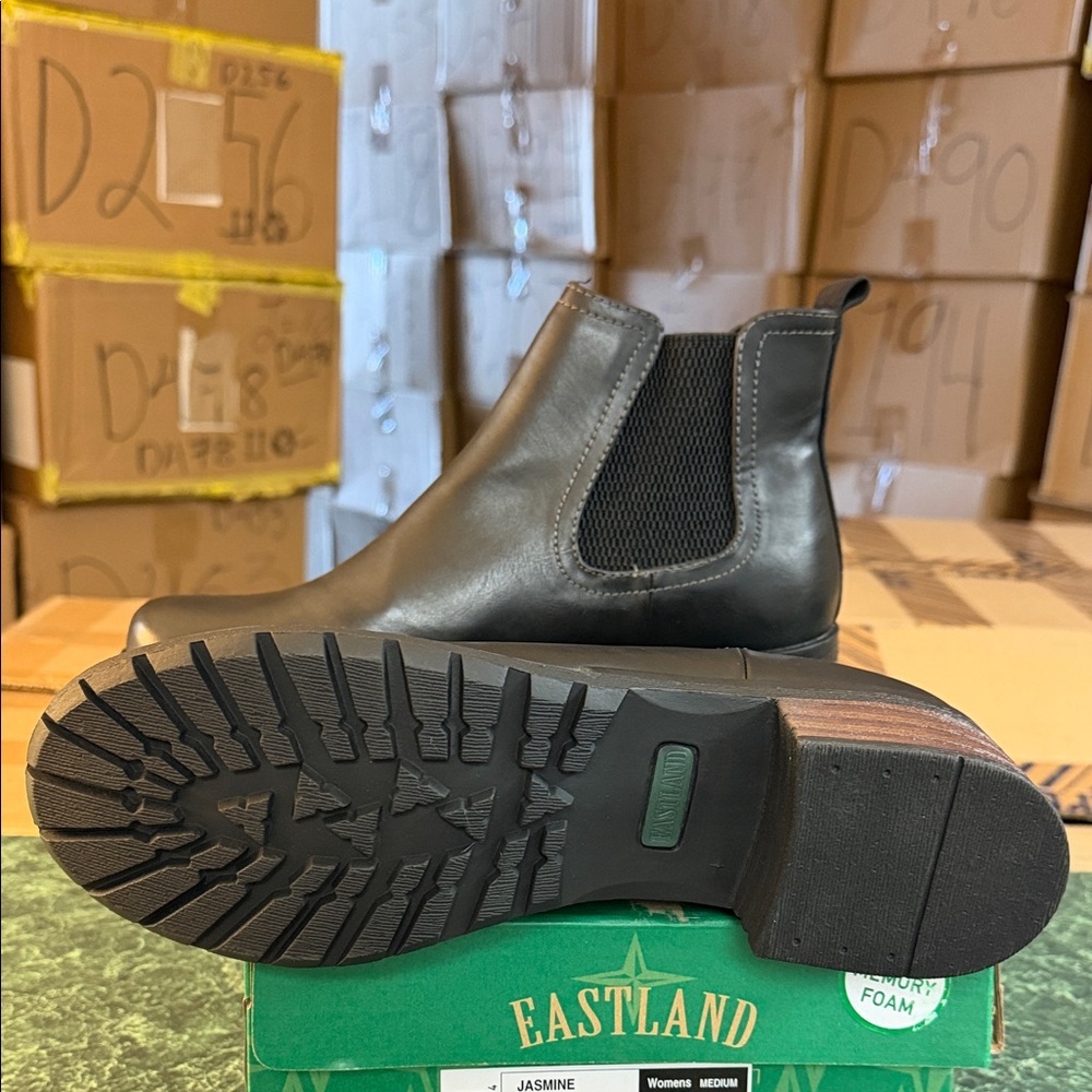 Eastland Black Leather Chukka Boots - Picture 2 of 5